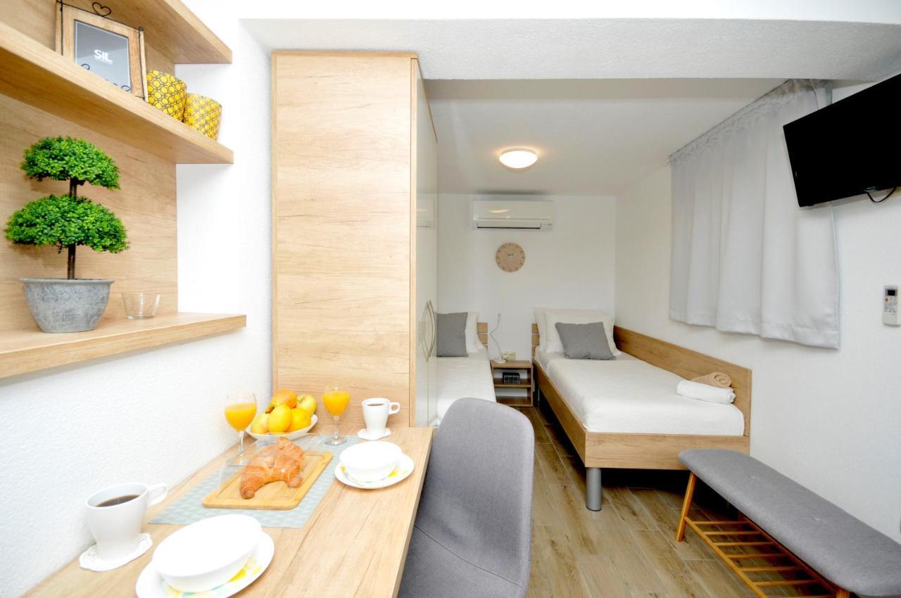Apartments Penic トロギール エクステリア 写真