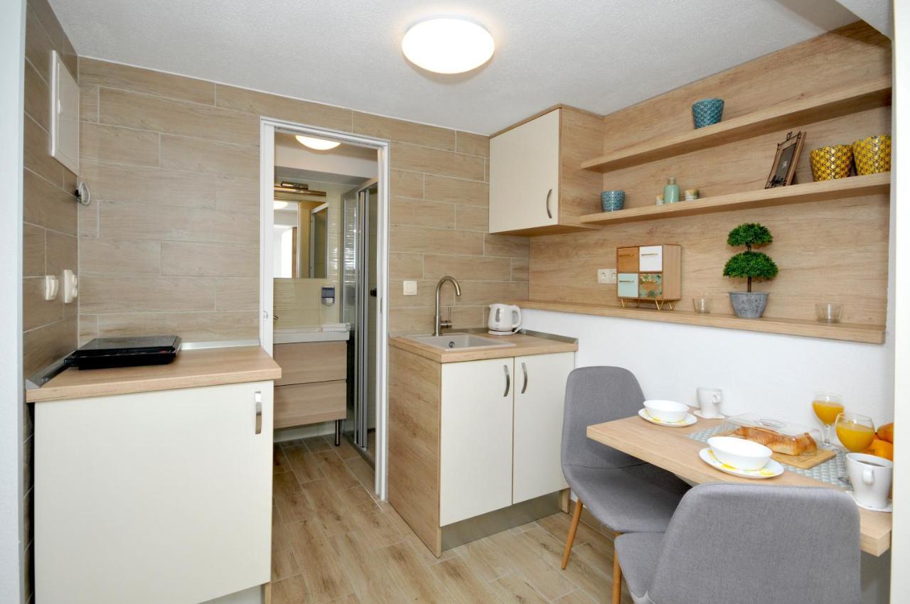 Apartments Penic トロギール エクステリア 写真