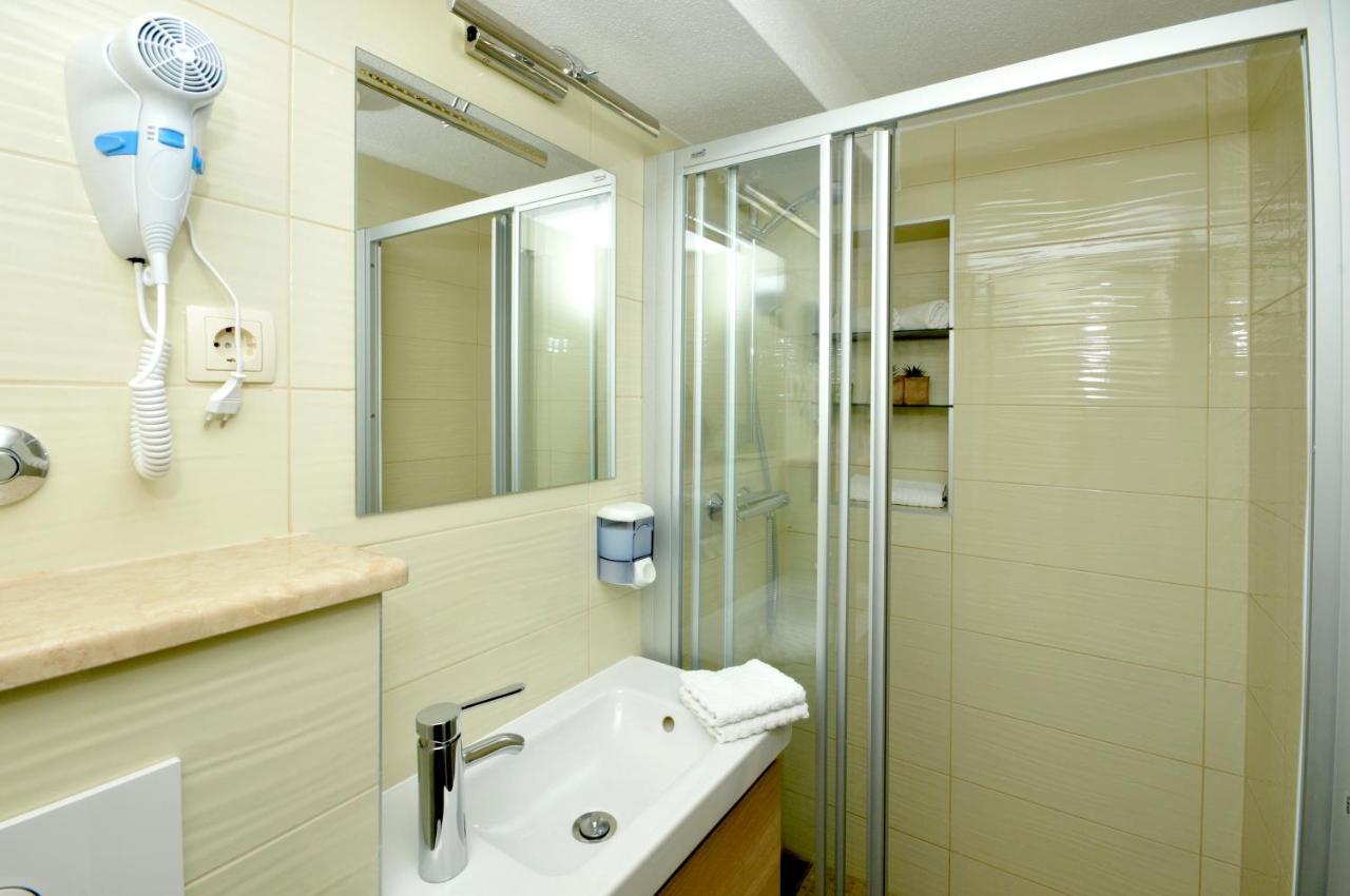 Apartments Penic トロギール エクステリア 写真
