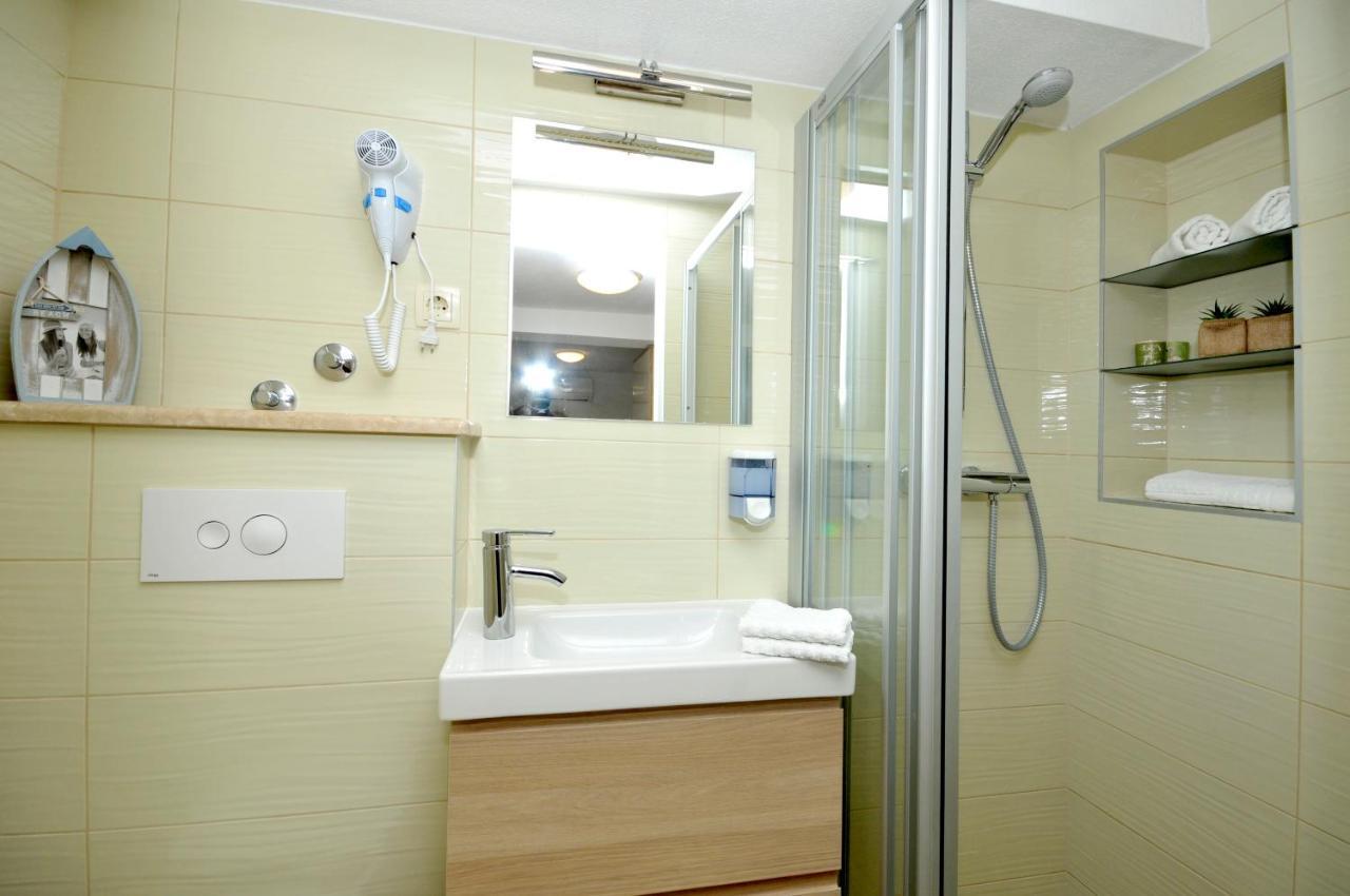 Apartments Penic トロギール エクステリア 写真