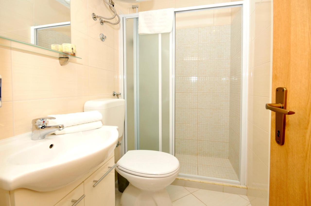 Apartments Penic トロギール エクステリア 写真