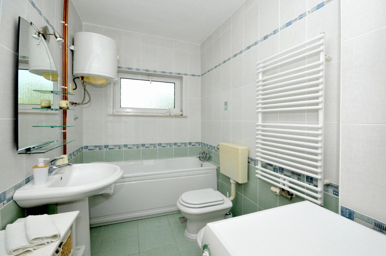 Apartments Penic トロギール エクステリア 写真