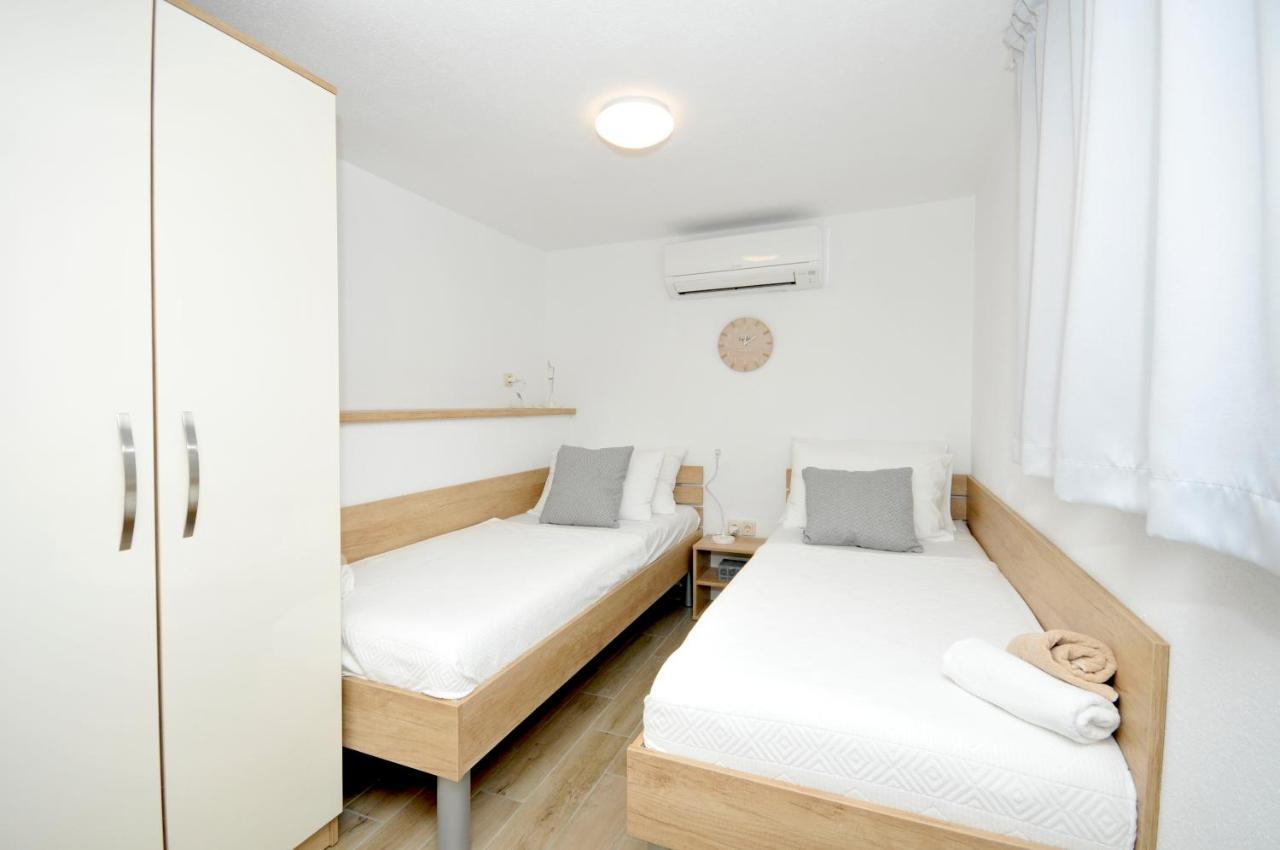 Apartments Penic トロギール エクステリア 写真