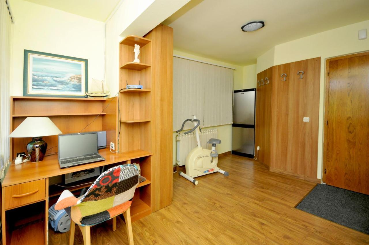 Apartments Penic トロギール エクステリア 写真