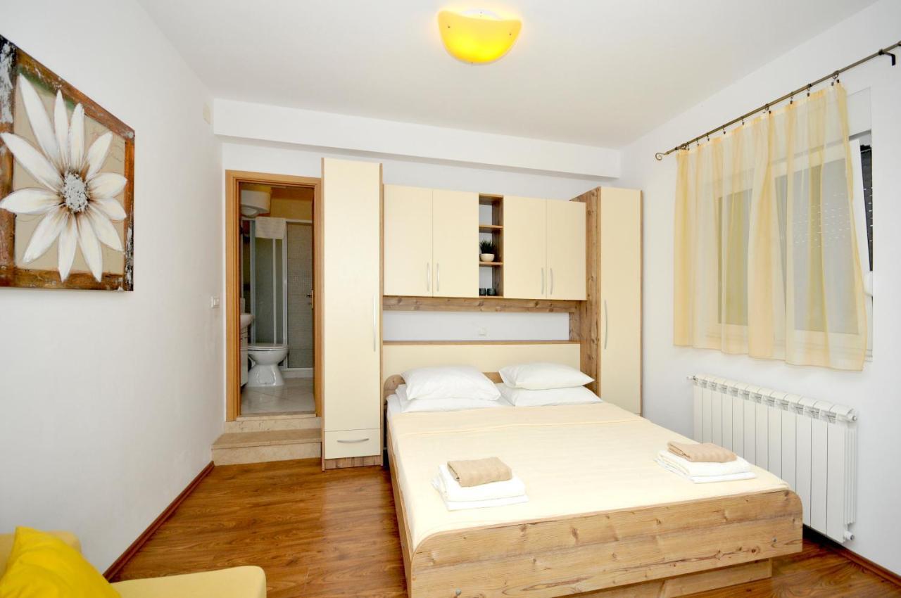 Apartments Penic トロギール エクステリア 写真