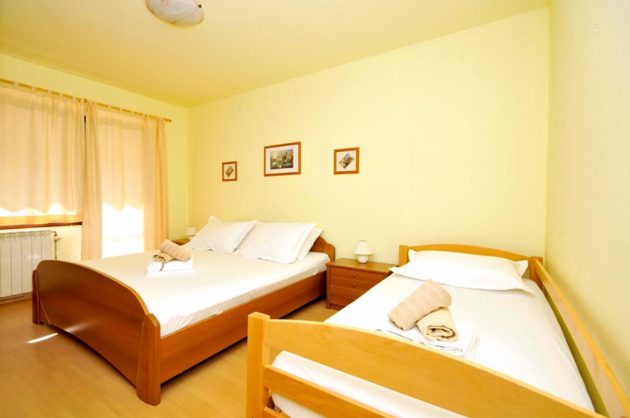 Apartments Penic トロギール エクステリア 写真