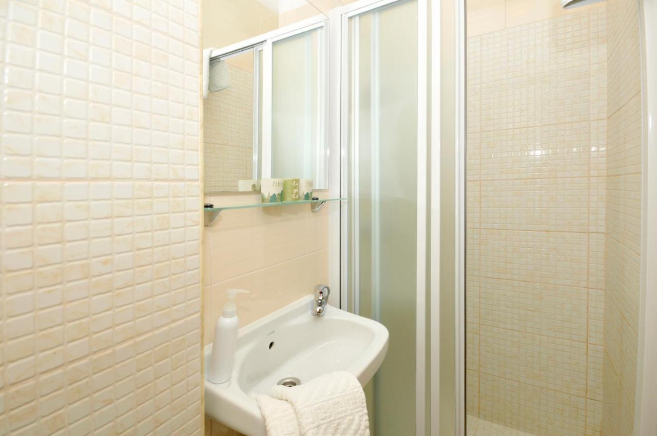Apartments Penic トロギール エクステリア 写真